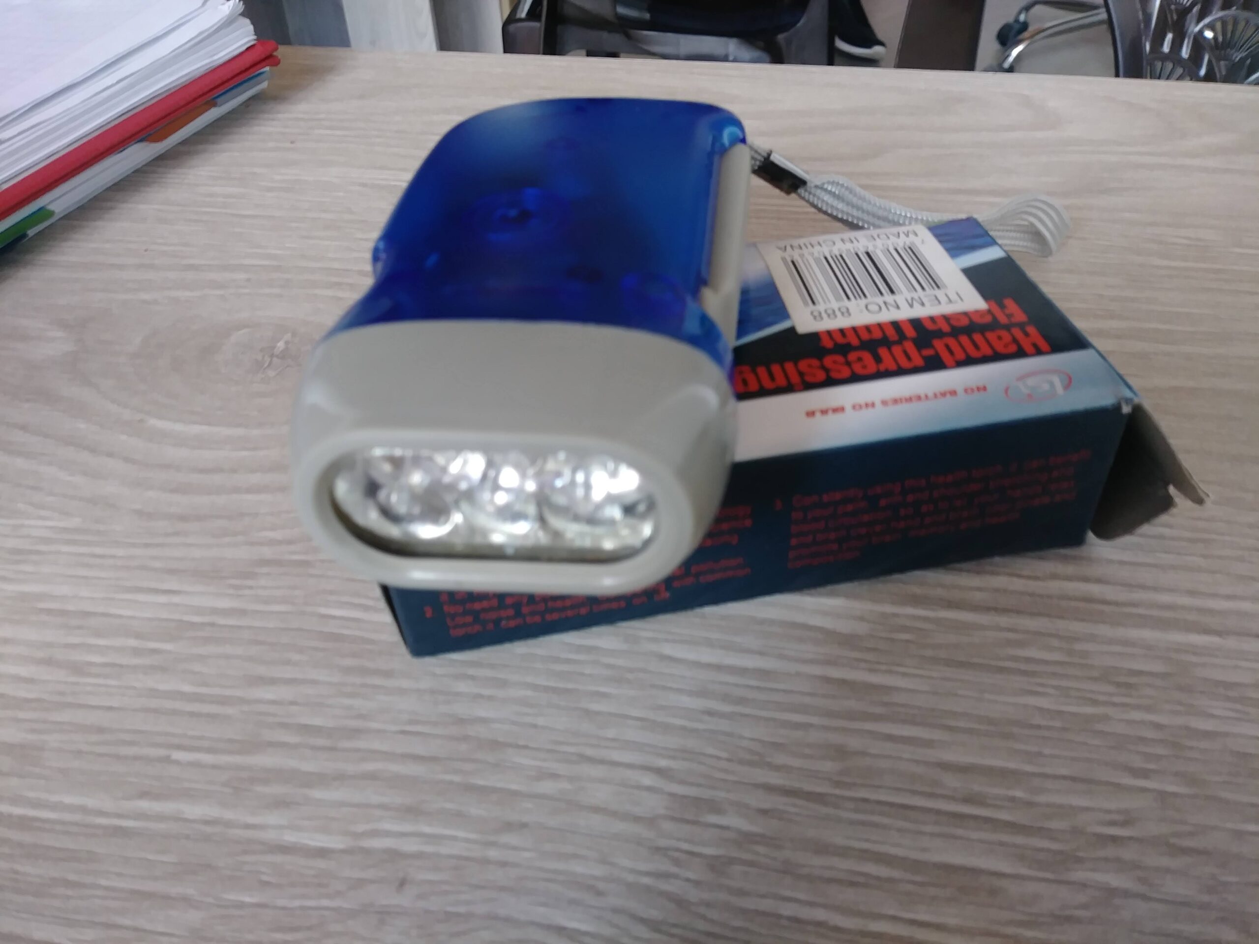 Linterna LED - Iluminación portátil para situaciones de emergencia - EXTINTORES LA SABANA SAS